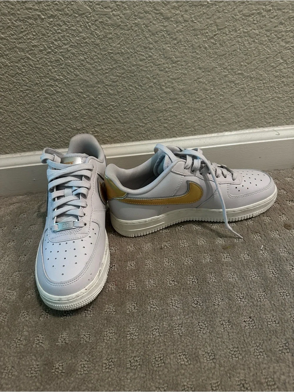 Nike Wonen White Sneakers with Gold Swoosh